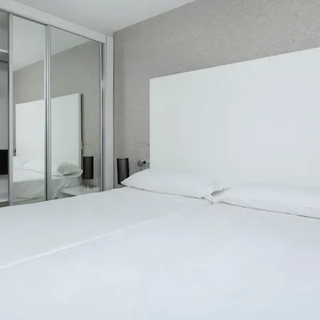 Sand Beach Apartments *