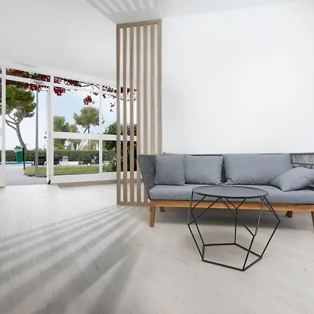 Sand Beach Apartments *